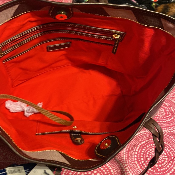 Dooney and Bourke large tote.  New with tag - Picture 13 of 14